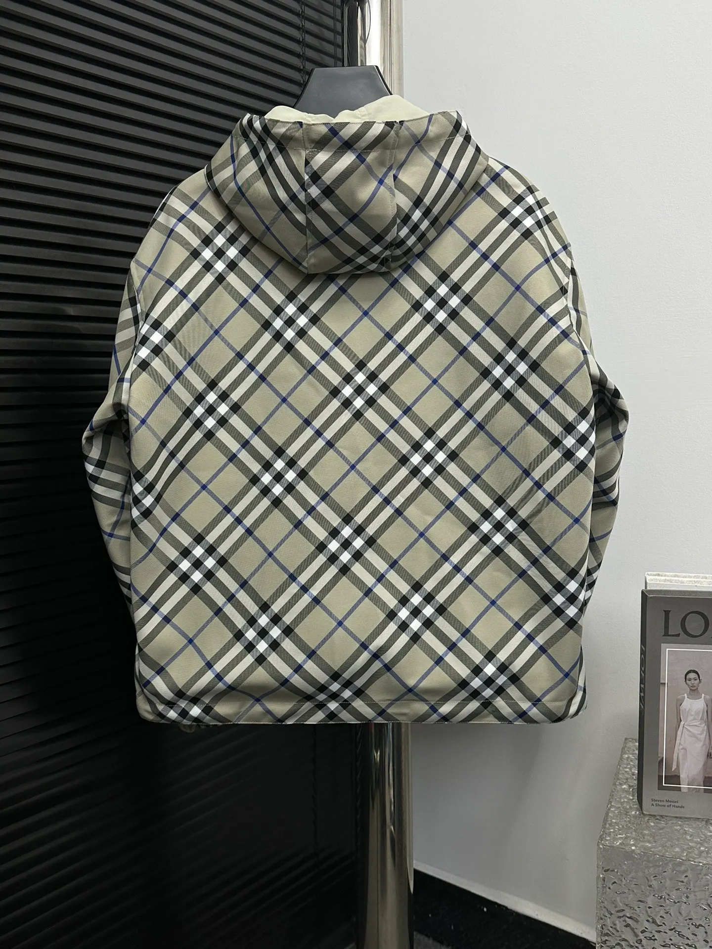 【Burberry】BBR 、 、 、 ， Breathable 、 ； Wear-Resistant . 。 、 ， ， 、 。 、 ， ： ， Classic ， ➕ ， “ ” ， ， 。 Size：S M L XL